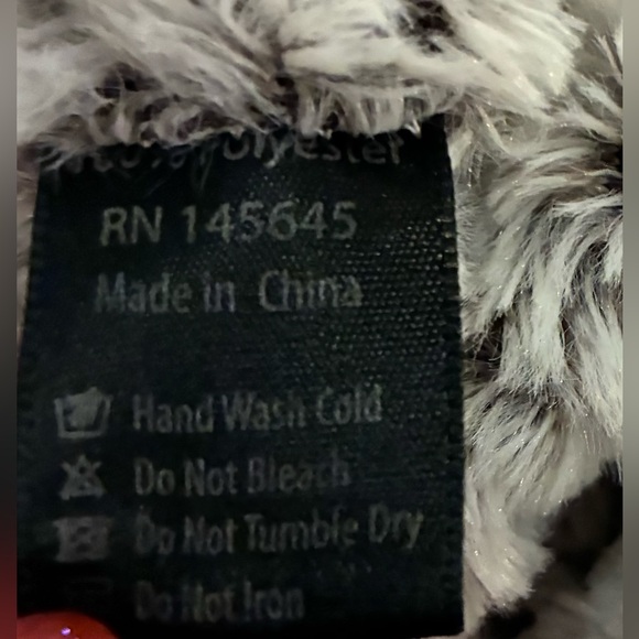 Luxurious Gray Faux Fur Infinity Scarf - Picture 5 of 5